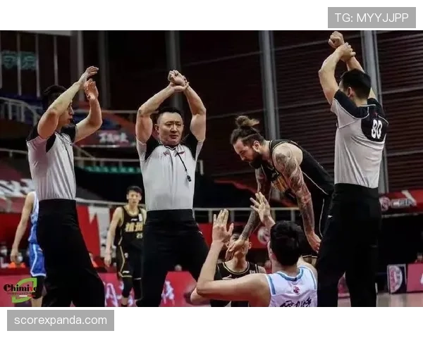 国际篮球规则中干扰球的判定有何不同？从NBA到FIBA对比解析